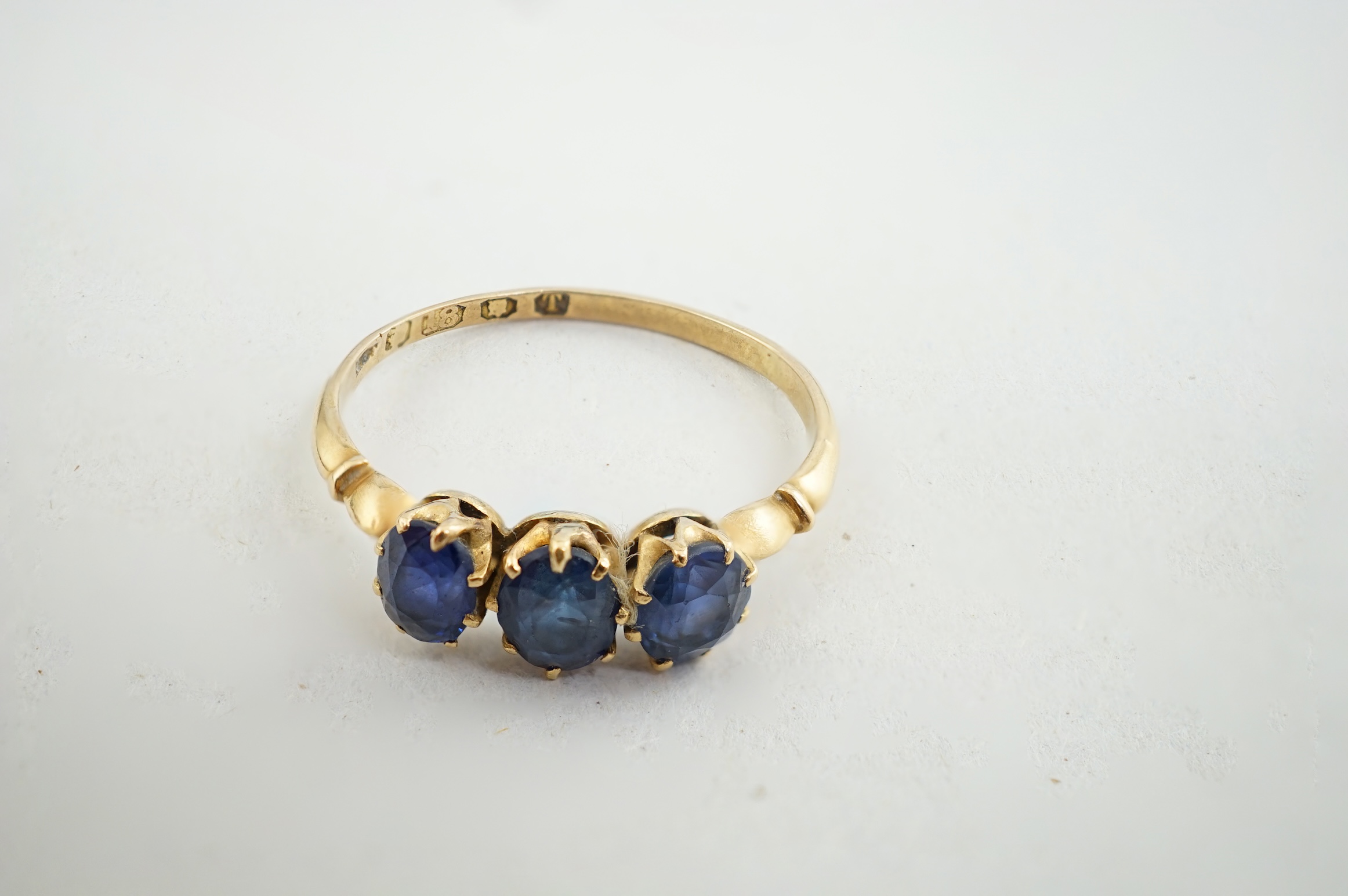 A late Victorian 18ct gold and three stone oval cut sapphire set ring